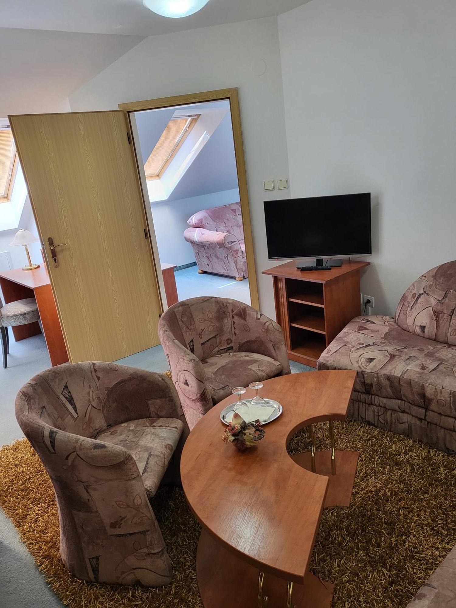 Hotel Margit Trenčianske Teplice Extérieur photo